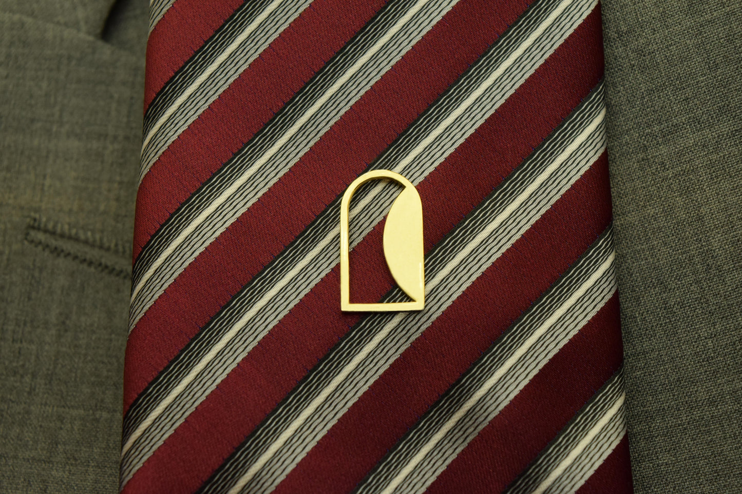 Empty Tomb lapel/tie pin, stainless steel, gold color, size 12mm x 21mm H, standard base, smooth stone